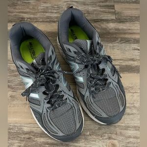 NEW BALANCE Womens Size 8 Trail Running All Terrain WT510LG3 Shoes